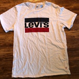 Women’s Levi’s T-shirt